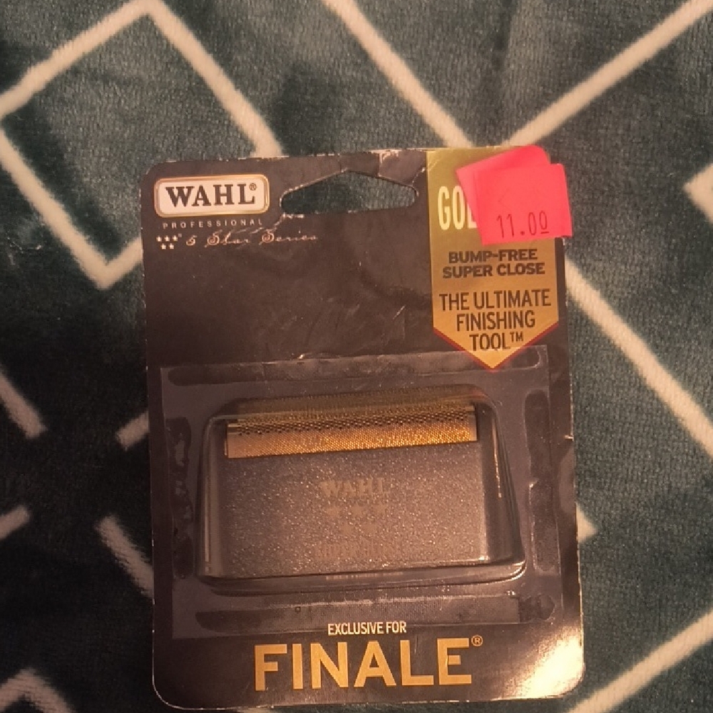 Wahl Finale Shaver - Gold and Black